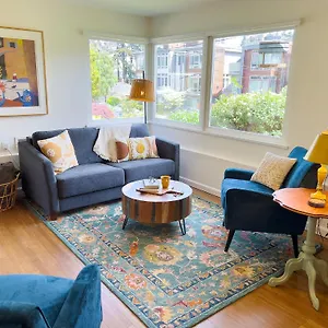 magnolia-garden-cottage.seattlehotelsites.com/
